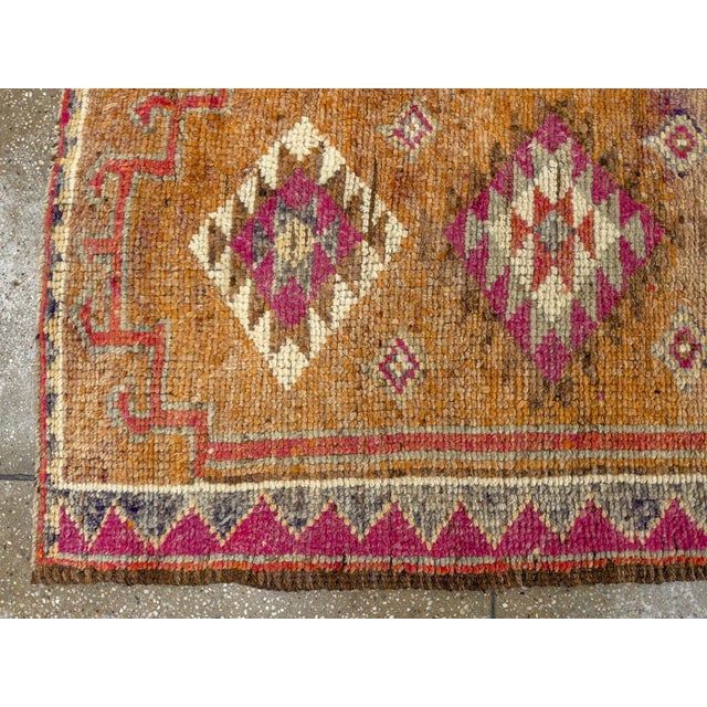 Textile Galerie Shabab Collection Mid-20th Century Turkish Anatolian Runner For Sale - Image 7 of 10