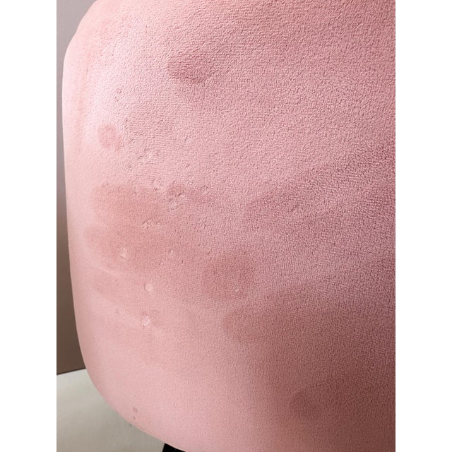 1950s Mid-Century Italian Kidney-Shaped Stools in Brass and Pink Velvet, 1950s, Set of 2 For Sale - Image 5 of 6