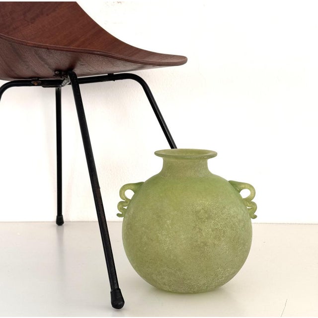 Gorgeous large green Murano glass vase or amphora, made with the use of the "scavo" technique. Attributed to Seguso Vetri...
