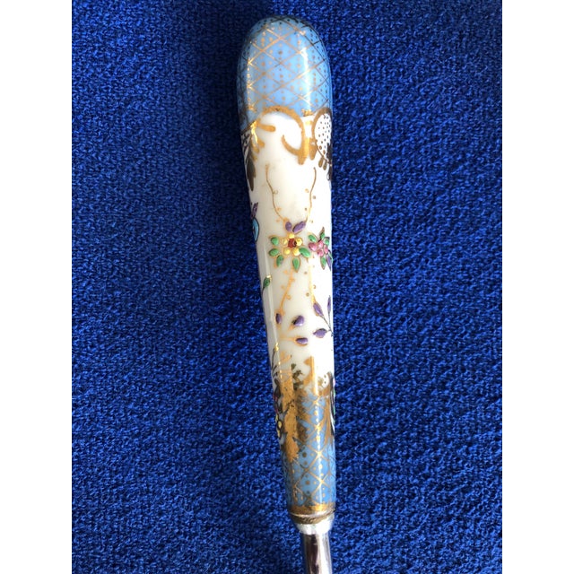 Victorian 1950s Sheffield England Cake Breaker Floral and Gold Painted Porcelain Handle For Sale - Image 3 of 7