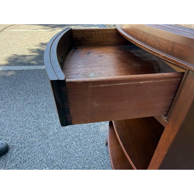 Mid 20th Century Pair of Frederal Style Bowfront Mahogany 1 Drawer Nightstands by Rway Furniture For Sale - Image 10 of 17