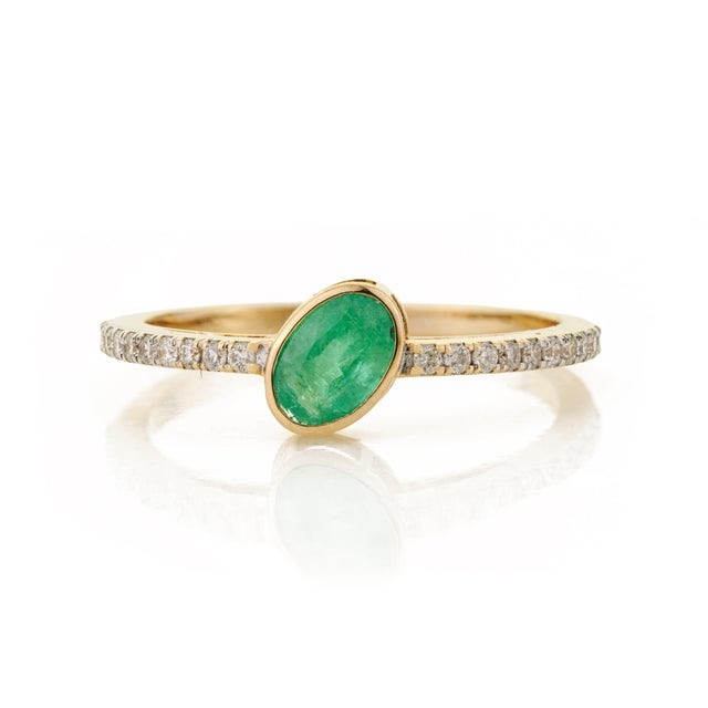 Bezel Set Emerald & Diamond East-West Ring in 14k Yellow Gold Size 6 For Sale - Image 4 of 14
