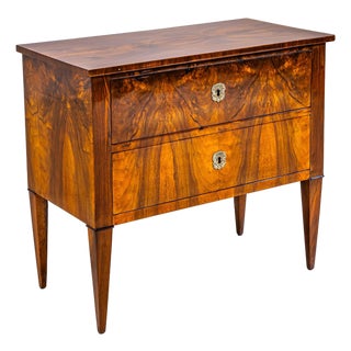 Biedermeier Chest of Drawers in Walnut, Circa 1820 For Sale