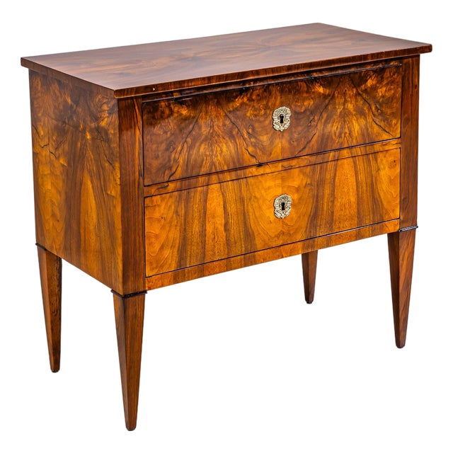 Biedermeier Chest of Drawers in Walnut, Circa 1820 For Sale