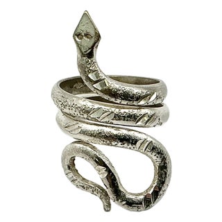 1990s Vintage Southwestern Boho Chic Figurative Sterling Silver Snake Ring - Size 6 For Sale