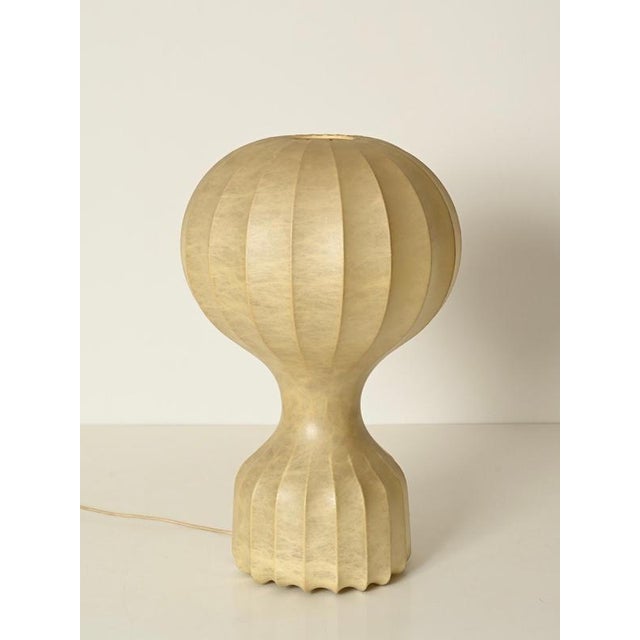 Metal Large Gatto Beige Cocoon Table Lamp by Castiglioni for Flos, Italy, 1960s For Sale - Image 7 of 11