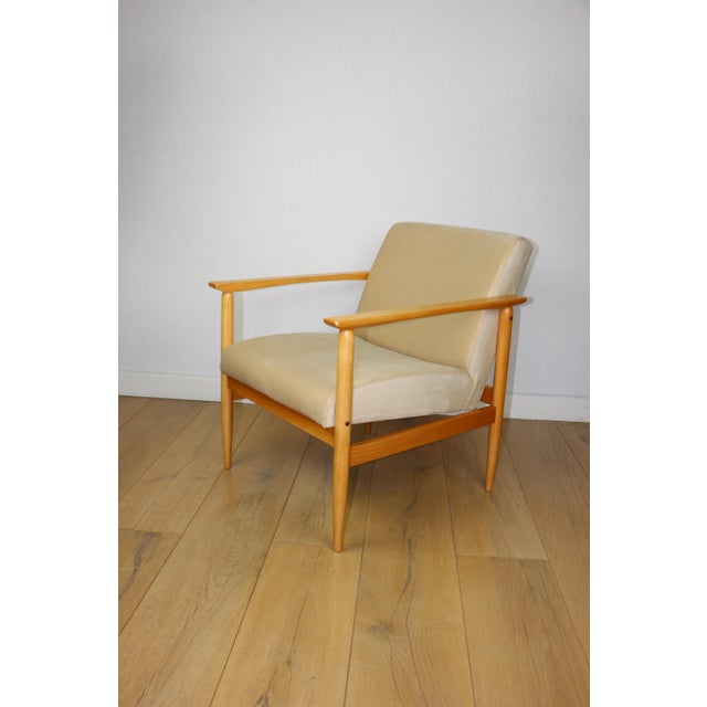 Vintage Loft Lounge Chair in Light Beige Velvet Upholstery and Beech, 1970 For Sale - Image 9 of 10