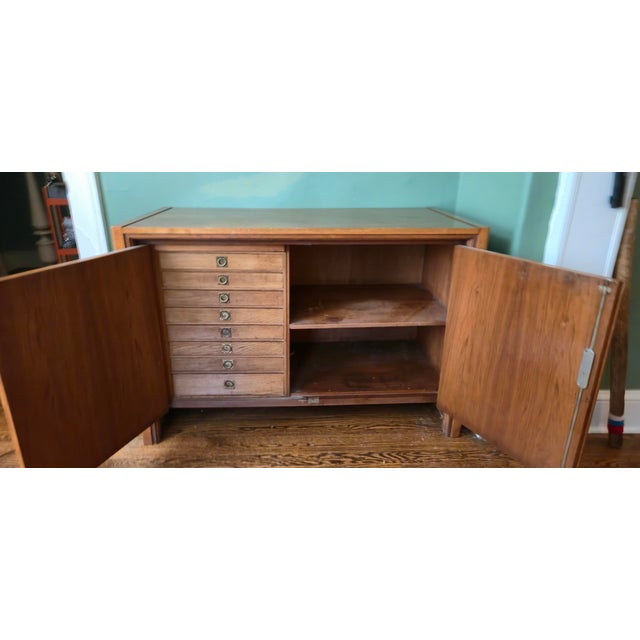 1930s Art Deco Sideboard Cabinet by Bruno Paul for Hellerau - Low Gentleman's Wardrobe With Original Key For Sale - Image 10 of 13