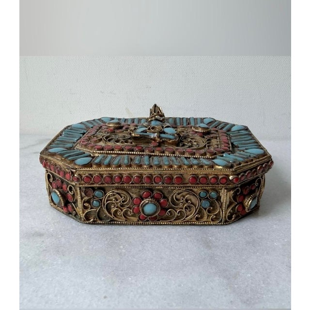 1950s Tibetan or Nepalese Filigree Prayer Box (Ghau) Featuring a Central Deity Figure For Sale In Greensboro - Image 6 of 12