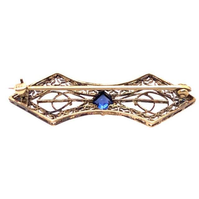 Modern 14 Karat Yellow Gold With Sapphire Center Stone Filigree Brooch For Sale - Image 3 of 9