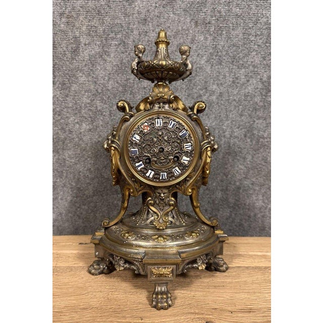 Antique Baroque/Napoleon III style clock, richly decorated with relief motifs. Gilt bronze frame with detailed finishes:...