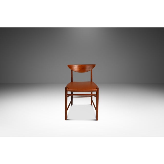 Introducing a rare Model 317 side chair in stunning, vintage condition. Designed by the iconic design duo Peter Hvidt &...