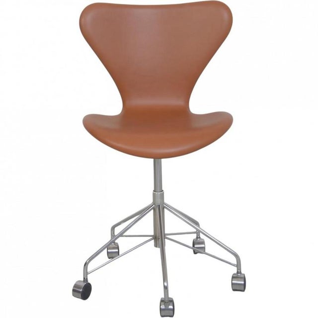Model 3117 Office Chair in Cognac Leather by Arne Jacobsen, 1980s For Sale - Image 13 of 13
