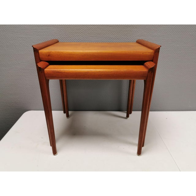 A set of 2 nesting tables in veneered and solid teak wood, with tap joints and ‘edge’. Designed by Erling Torvits and...