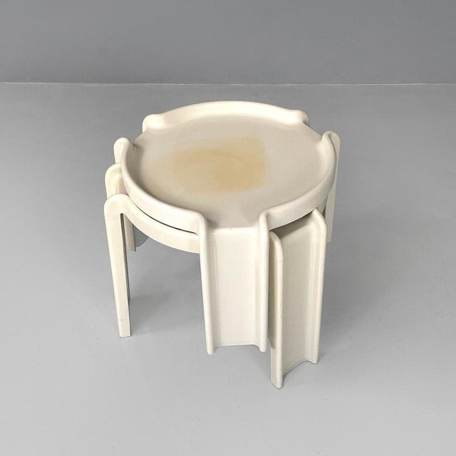 Kartell Modern Italian White Plastic Coffee Tables attributed to Giotto Stoppino for Kartell, 1970s, Set of 2 For Sale - Image 4 of 18