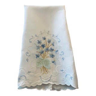 Irish Linen Guest Towel With Floral Embroidery For Sale