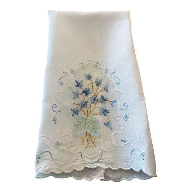 Irish Linen Guest Towel With Floral Embroidery For Sale