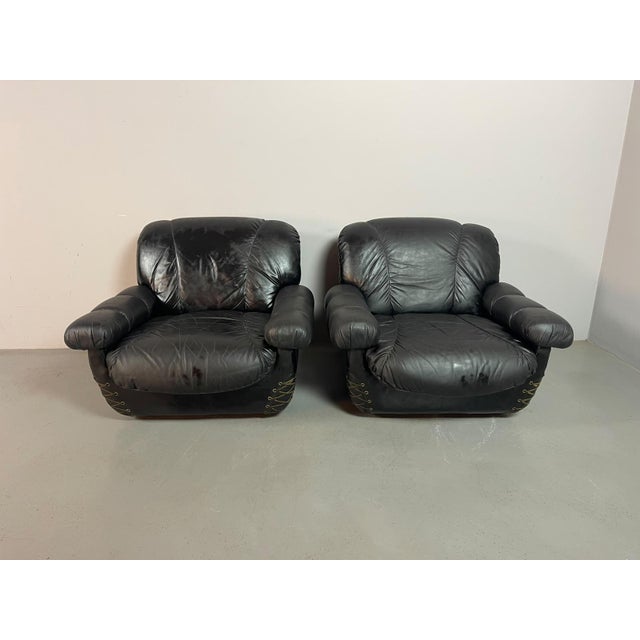 Space Age Italian Black Leather Lounge Chair with Brass Buttons and Cord Lacing, Italy, 1970s For Sale - Image 4 of 18