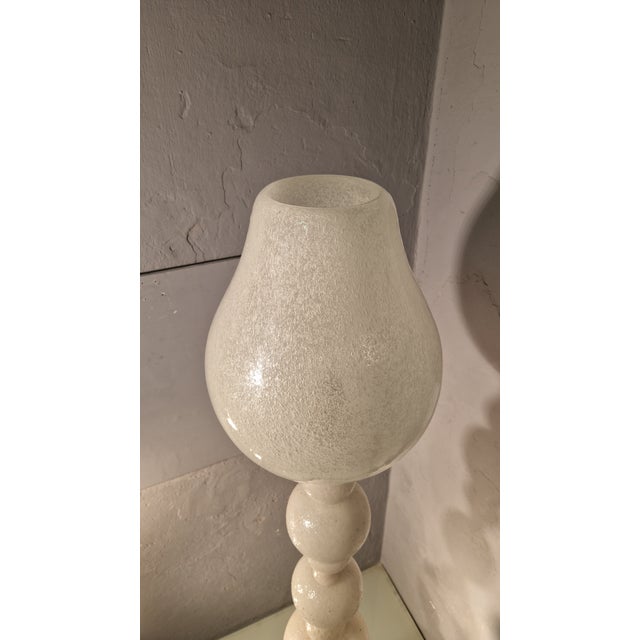 White Floor Lamp in Pulegoso Wood and Glass with Mirrored Base from Barovier & Toso, 1940s For Sale - Image 8 of 12