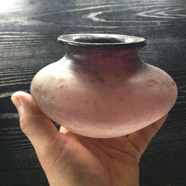 Italian Hand-Blown Murano Frosted Pink Glass Vase – Prestigious Factory Code 045 (Cenedese), Vm Label, Italian Art Glass, 1980s. For Sale - Image 3 of 6