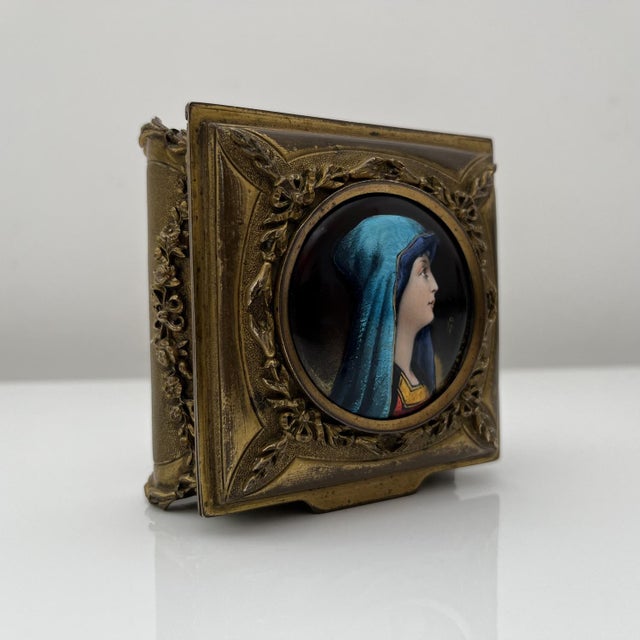 Gilt Bronze Box Portrait in Medallion attributed to De Mandre, France, 1900s For Sale - Image 16 of 18