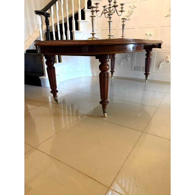Wood Antique Victorian Extendable Dining Table in Mahogany, 1860 For Sale - Image 7 of 12