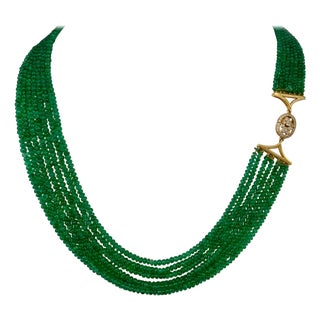 200 Carat Emerald Beads 7 Line Necklace with Diamond Clasp 18 Karat Yellow Gold For Sale