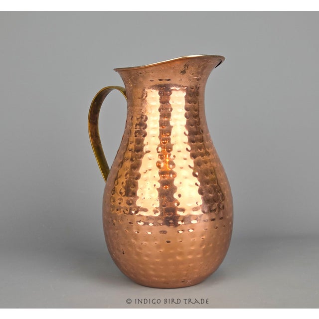 French Provincial Vintage Hand Hammered Copper Pitcher With Brass Tone Handle For Sale - Image 3 of 8