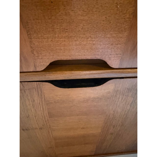 Kroehler Custom Crafter Walnut Credenza, Mid-Century Modern, MCM Circa 1960s For Sale - Image 10 of 12