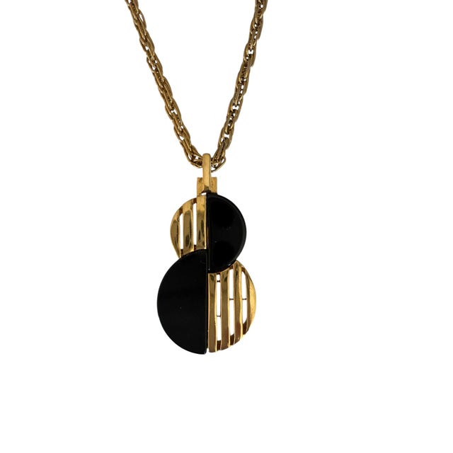 Vintage Signed Crown Trifari Gold Tone Rope Chain Necklace With Black Bakelite For Sale In Los Angeles - Image 6 of 7