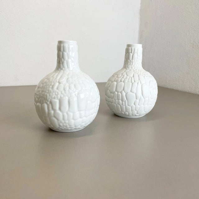 German Op Art Biscuit Porcelain Vases by Ak Kaiser, 1970s, Set of 2 For Sale - Image 3 of 15
