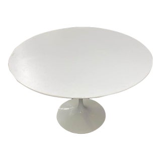 Knoll Saarinen Round Dining Table 47" — Authentic, White For Sale