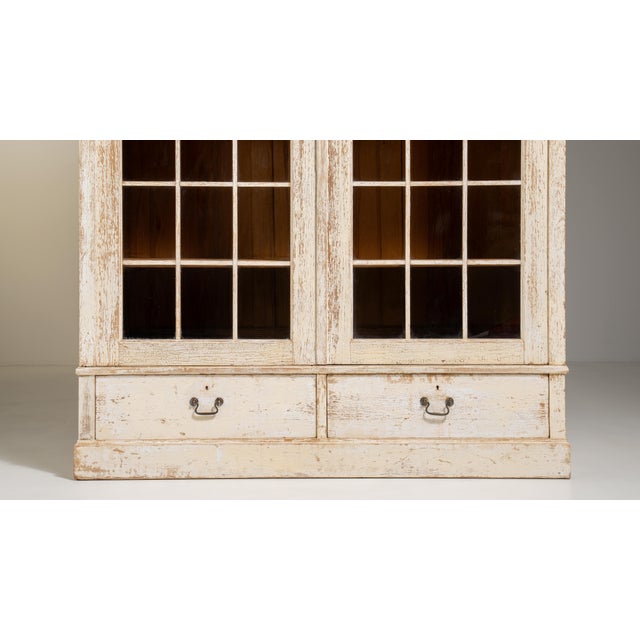 Wood French White Patinated Vitrine France Early 20th Century For Sale - Image 7 of 15