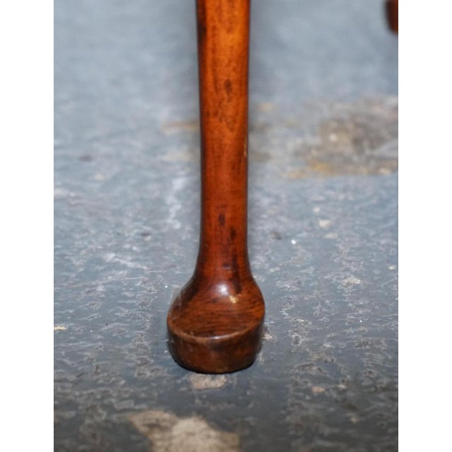 Vintage Kidney Shape Flamed Mahogany Nest of Three Tables with Queen Anne Legs, Set of 3 For Sale - Image 13 of 15