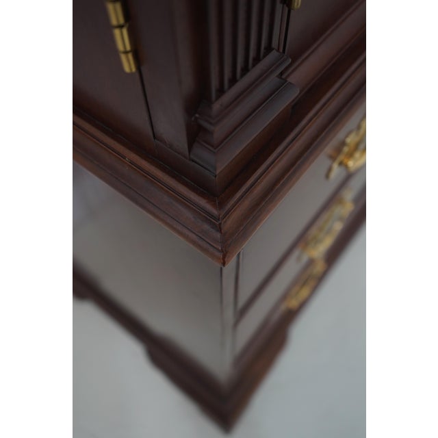 Stickley Colonial Williamsburg Mahogany Entertainment Unit Armoire For Sale - Image 11 of 18