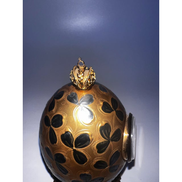 1900s Theo Faberge Clover Egg Table Clock For Sale - Image 4 of 12