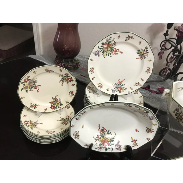 1950s Vintage Royal Doulton "Old Leeds Sprays" Dinnerware Set - D3548 For Sale - Image 5 of 10