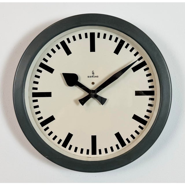 Vintage Industrial Factory Wall Clock from Siemens, 1950s For Sale - Image 6 of 16