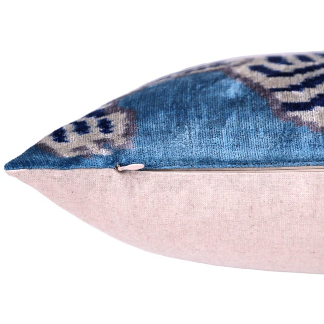 2020s Handmade Blue Velvet Tiger Pillow – 16x24" Silk Accent Cushion For Sale - Image 5 of 7