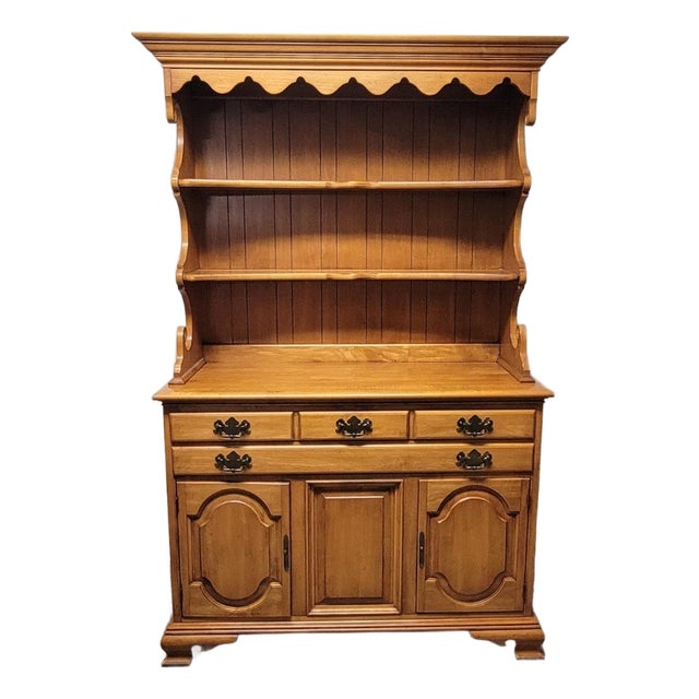 Vintage American Maple Country Hutch Cabinet With Scalloped Gallery, 73” For Sale