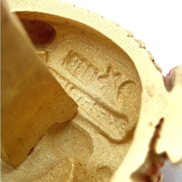 Rare and distinctive, these vintage Kieselstein-Cord cufflinks from the 1980s showcase finely sculpted coiled alligators...