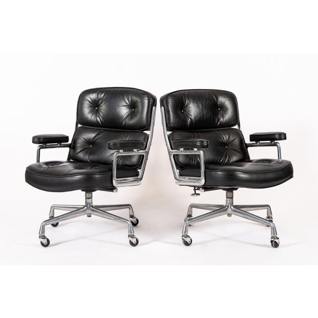 Mid-Century Modern Pair Eames Herman Miller Time Life Black Leather Office Chairs 1980s For Sale - Image 3 of 17