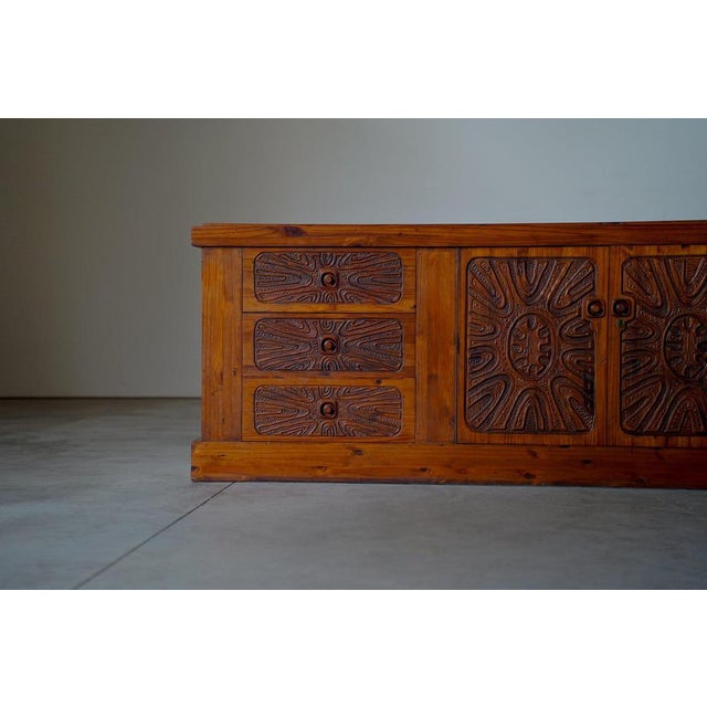 Hand-Carved Sideboard from Aquarius Enterprises, South Africa, 1970s For Sale - Image 6 of 18
