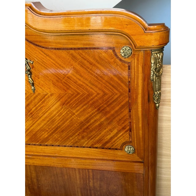 Early 20th Century 1920s French Neoclassical Burl Maple Full Size Bed Frame For Sale - Image 5 of 18