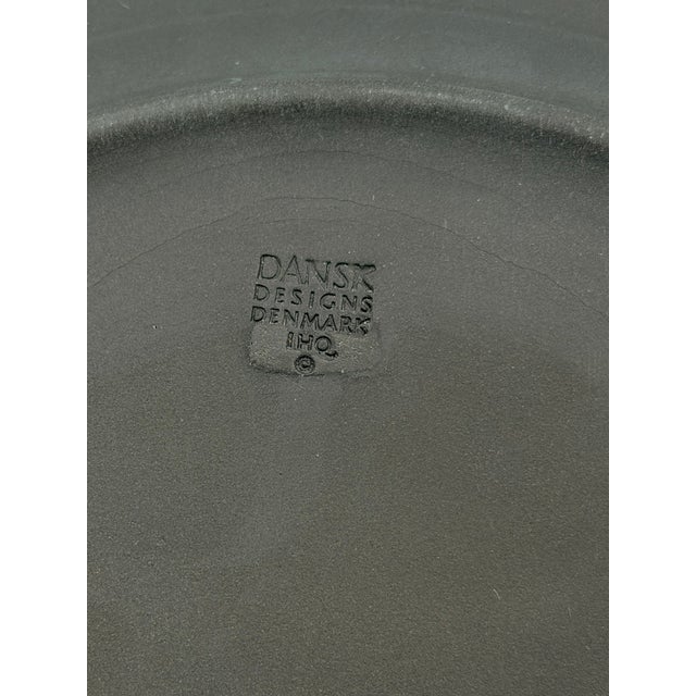 Ceramic 1960s Dansk Denmark Ihq Jens Harald Quistgaard’s ‘Fluted Flamestone’ 5 Dinner Plates For Sale - Image 7 of 10
