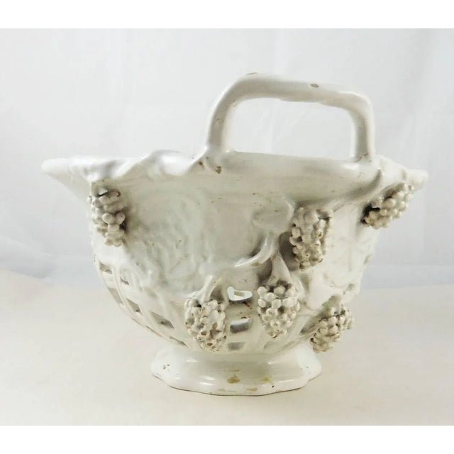 French 1900s French White Reticulated Grapes Basket For Sale - Image 3 of 5