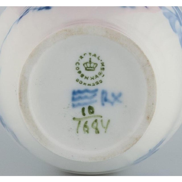 Royal Copenhagen Royal Blue Flower Curved Tea Box with Gold Decoration from Royal Copenhagen, 1960s For Sale - Image 4 of 5