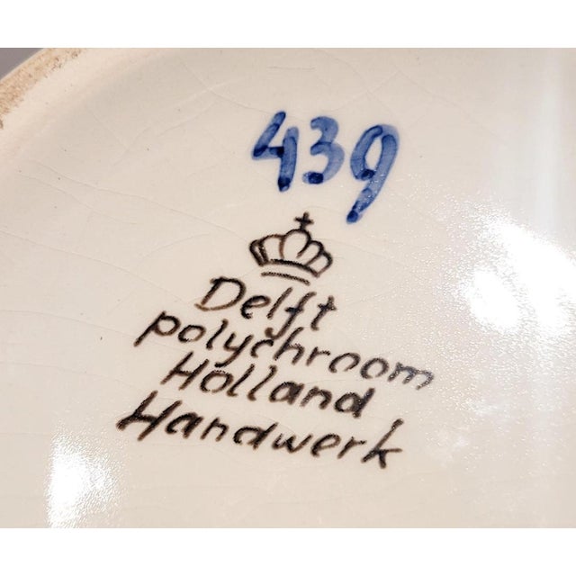 Mid-Century Modern Polychrome Hand-Painted Delft Vases from Plateelbakkerij Flora, Gouda, Holland, 1960s, Set of 2 For Sale - Image 3 of 9