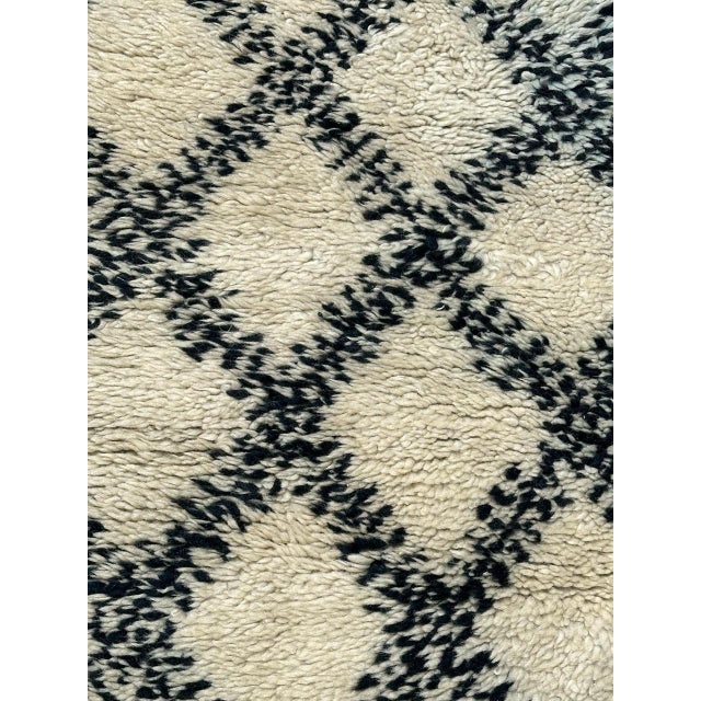 Black Mid-Century Moroccan Berber Beni Ouarain Rug, 1940s For Sale - Image 8 of 13