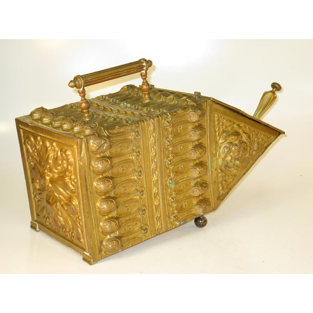 Coal Box, Hod, Scuttle Antique Brass Scottish Victorian Embossed Man in the wood For Sale - Image 11 of 18